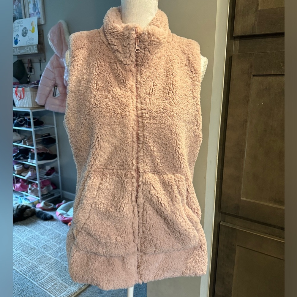 Live Well Lifestyle faux fur vest